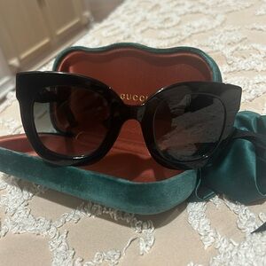 Gucci sunglasses 🕶️